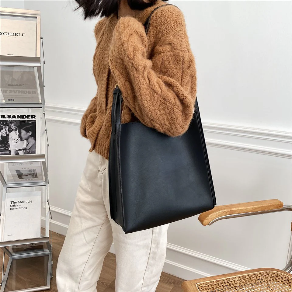 Alora Cuadrado Minimalist Crossbody Tote - Image 12