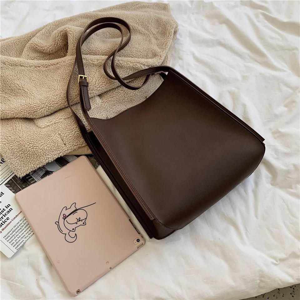 Alora Cuadrado Minimalist Crossbody Tote - Image 6