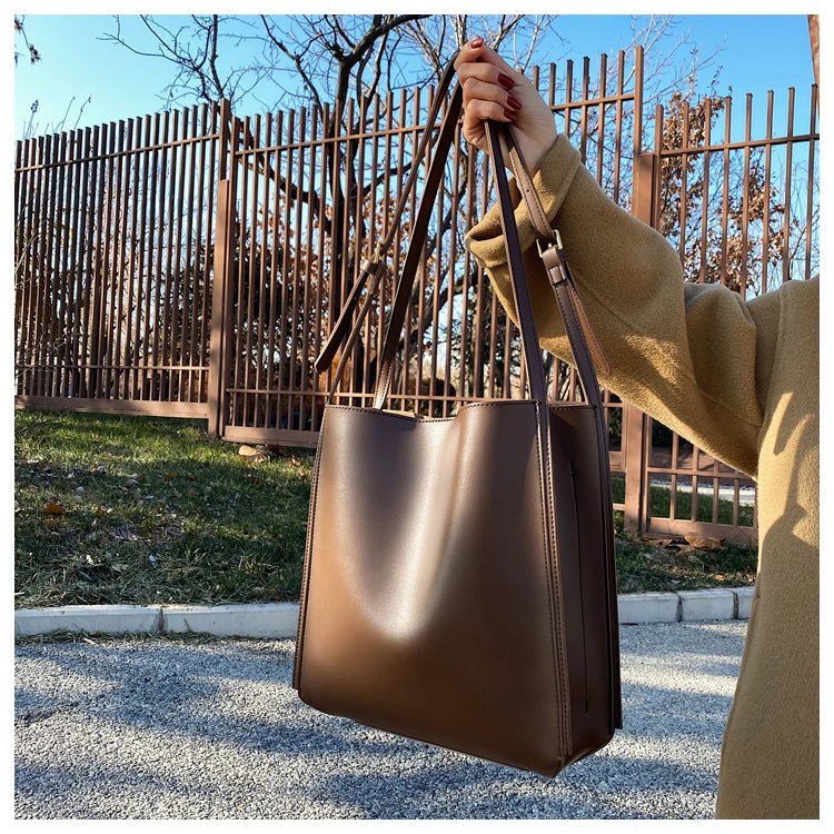 Alora Cuadrado Minimalist Crossbody Tote - Image 8