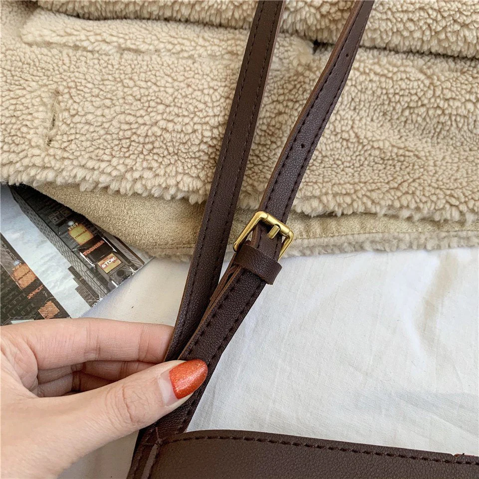 Alora Cuadrado Minimalist Crossbody Tote - Image 9