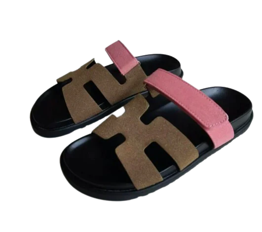 Ariadne Sandles - Image 9