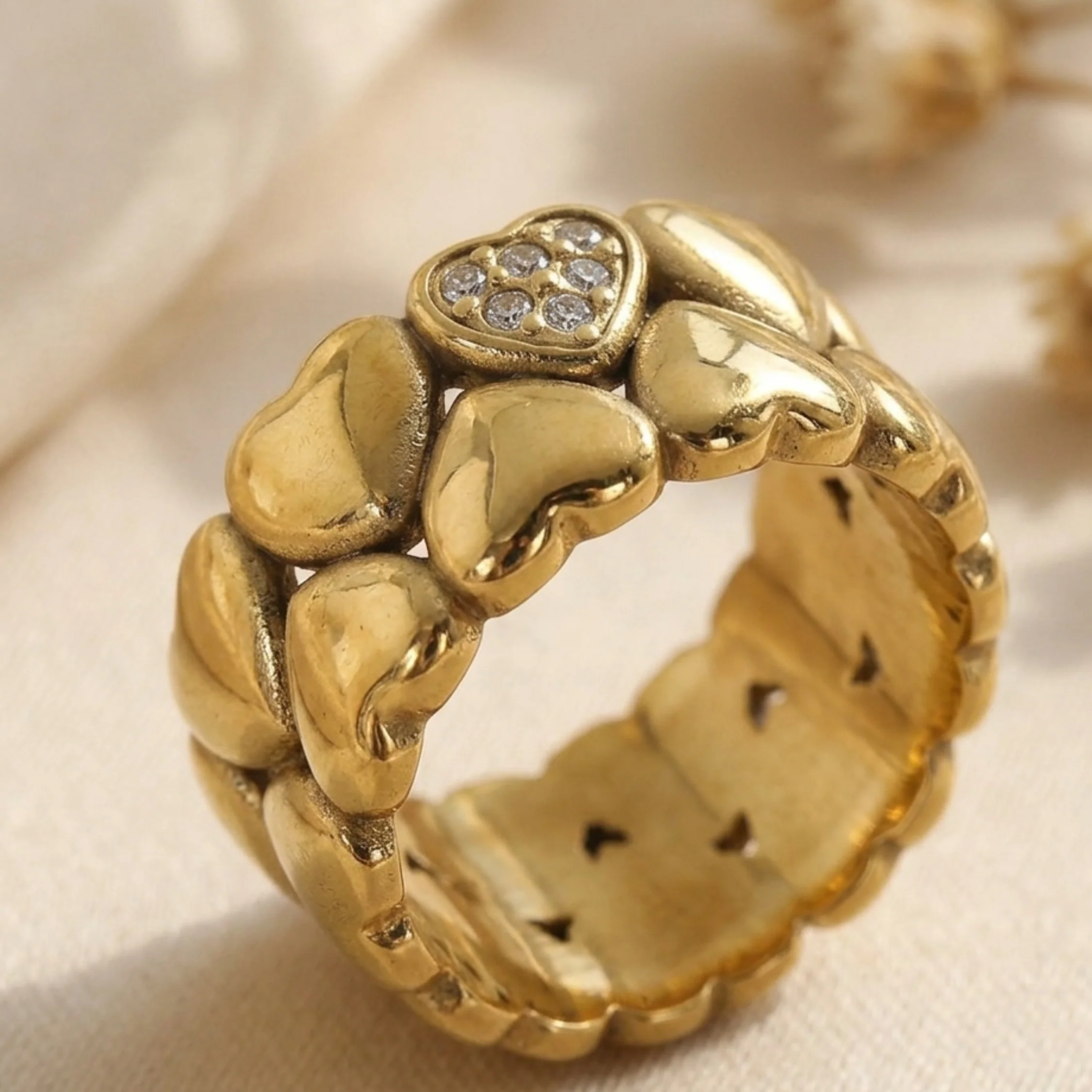 Ashe Heartlight Gold Band - Image 6