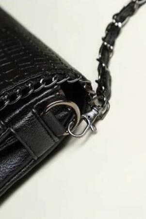 Aurelia ChainLink Crossbody - Image 3