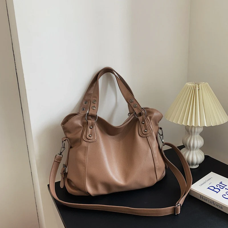 Aurora Vegan Leather Handbag – Elegant and Sustainable - Image 12