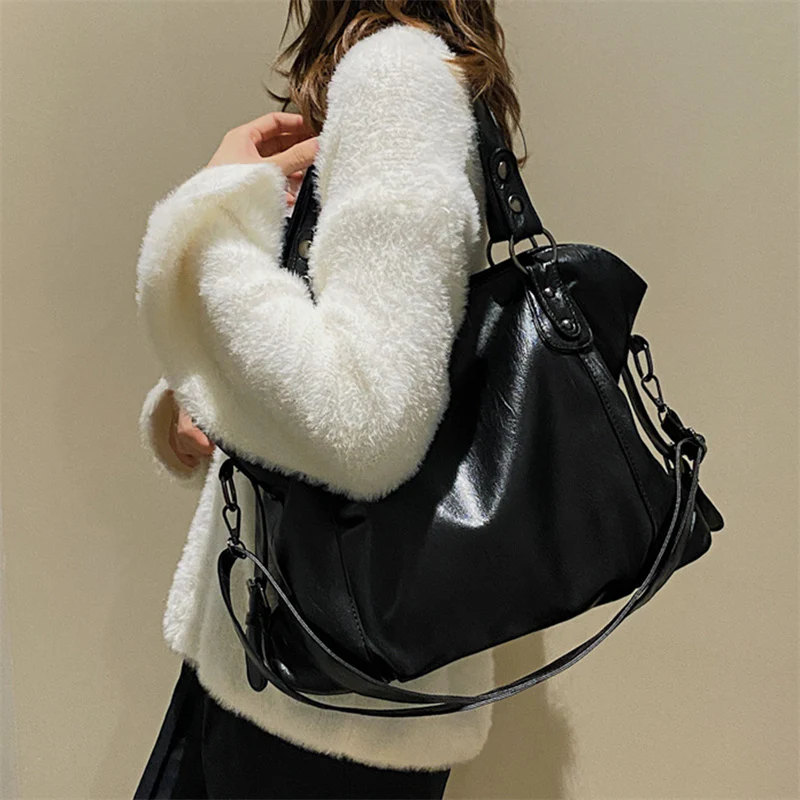 Aurora Vegan Leather Handbag – Elegant and Sustainable - Image 5