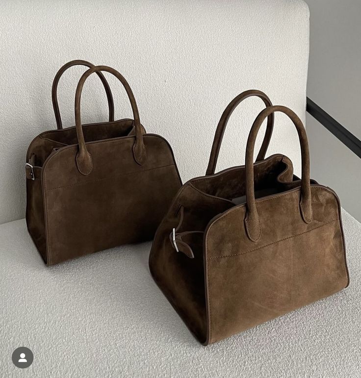 Sophisticated Suede Handbag - Image 15