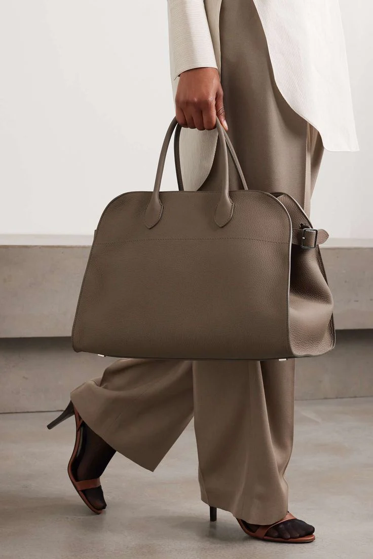 Sophisticated Suede Handbag - Image 21