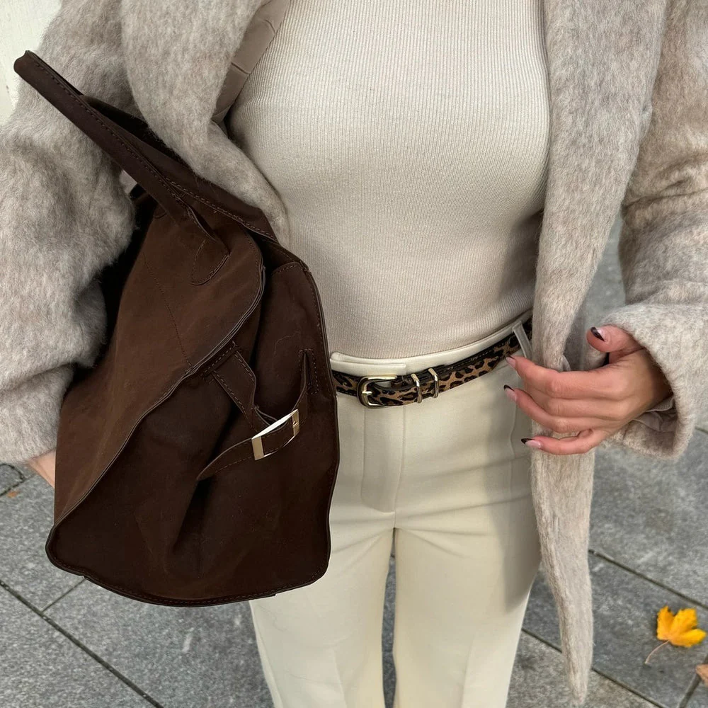 Sophisticated Suede Handbag - Image 23
