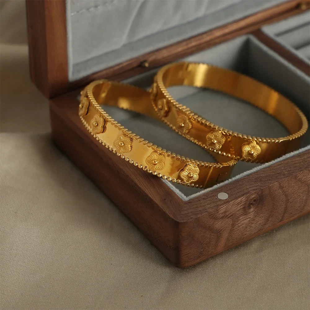 Bella Five-Leaf Clover Solid Bangle with Elegant Design - Image 2