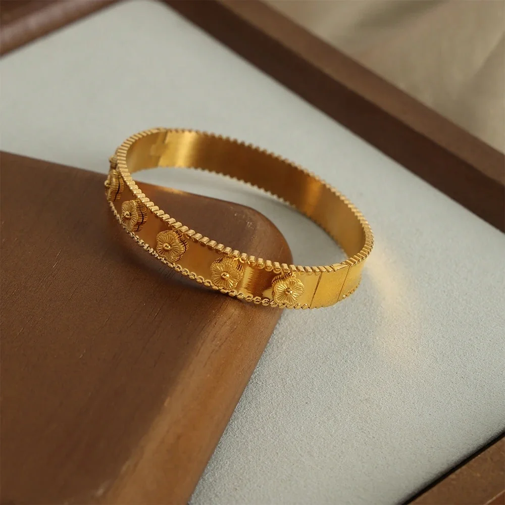 Bella Five-Leaf Clover Solid Bangle with Elegant Design - Image 4