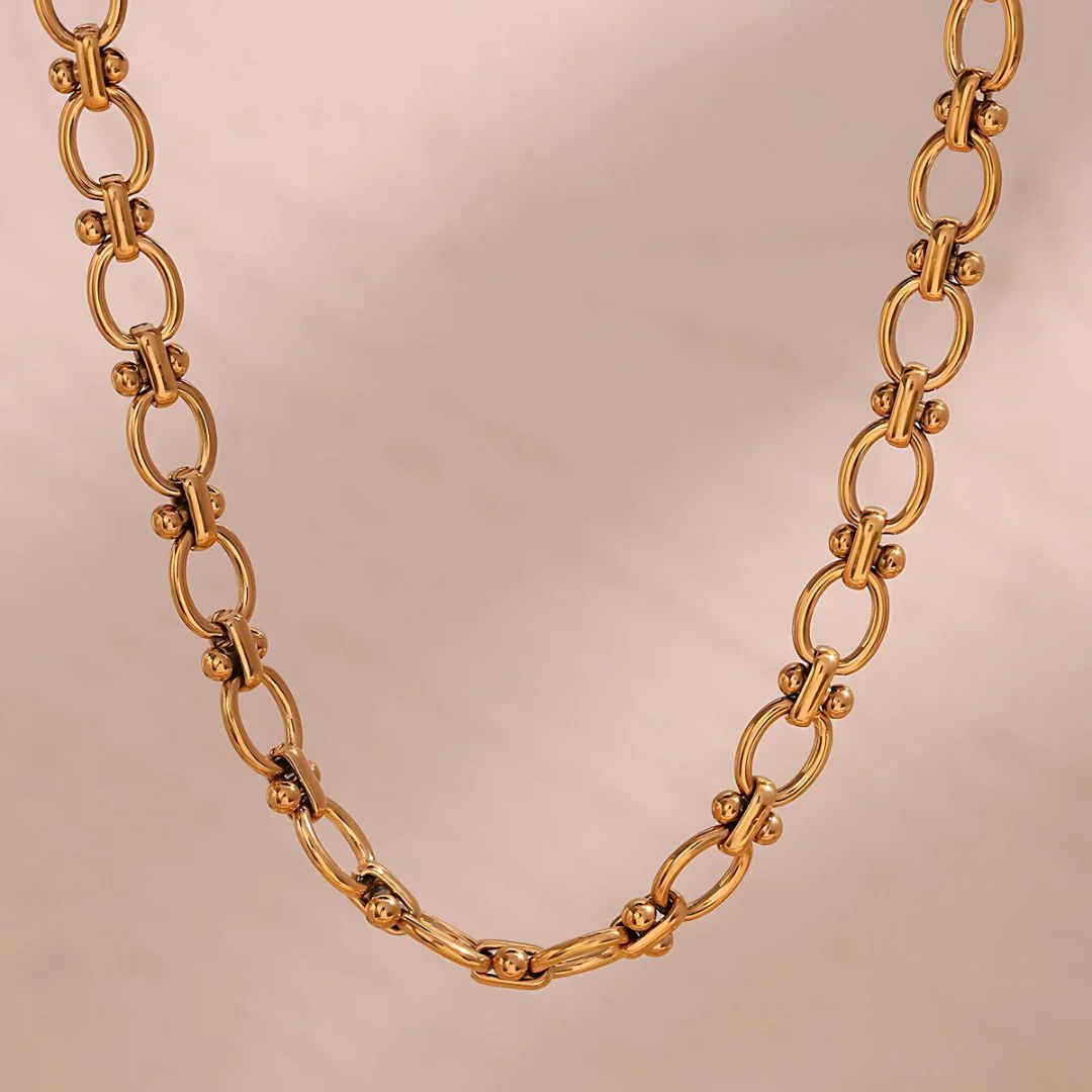 Bold Bridget Oval Link Chain Necklace – Modern Statement Jewelry for Any Occasion - Image 3