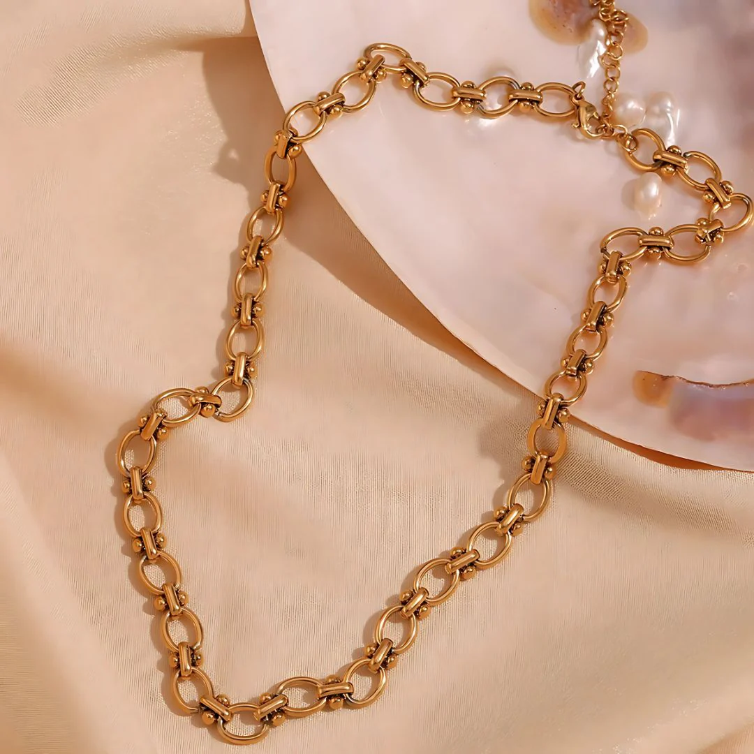 Bold Bridget Oval Link Chain Necklace – Modern Statement Jewelry for Any Occasion - Image 4