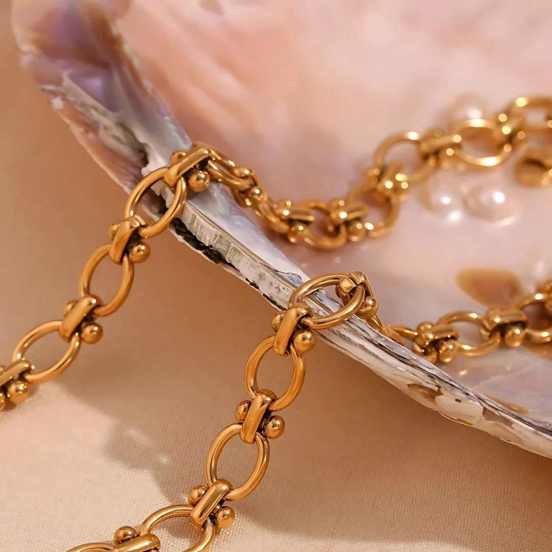 Bold Bridget Oval Link Chain Necklace – Modern Statement Jewelry for Any Occasion - Image 5