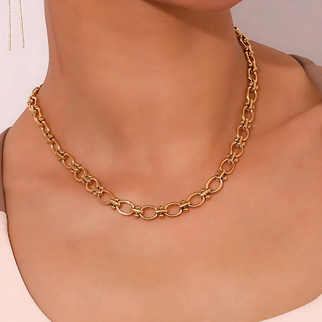 Bold Bridget Oval Link Chain Necklace – Modern Statement Jewelry for Any Occasion - Image 6