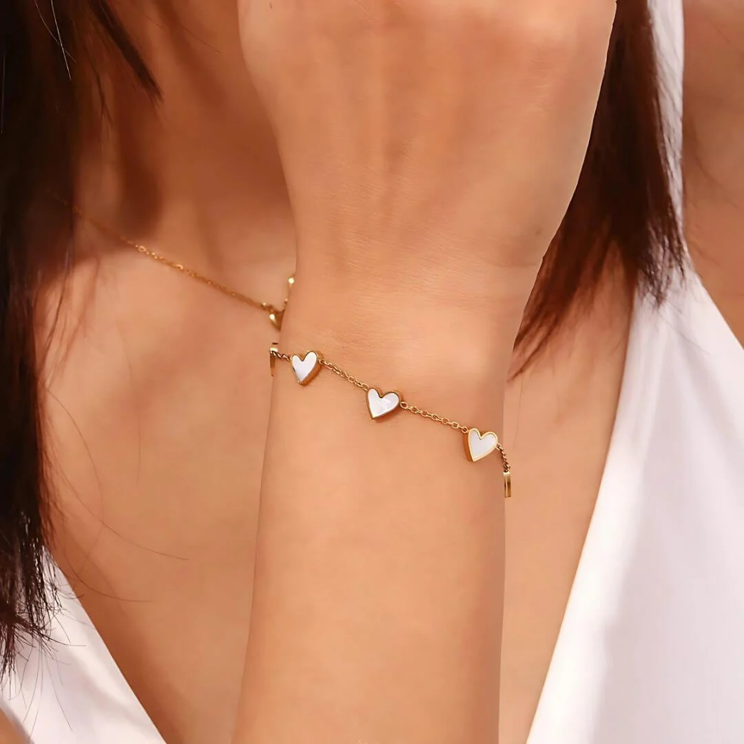 Gold Heart Pendant Bracelet – Romantic Natural Shell Jewelry - Image 7
