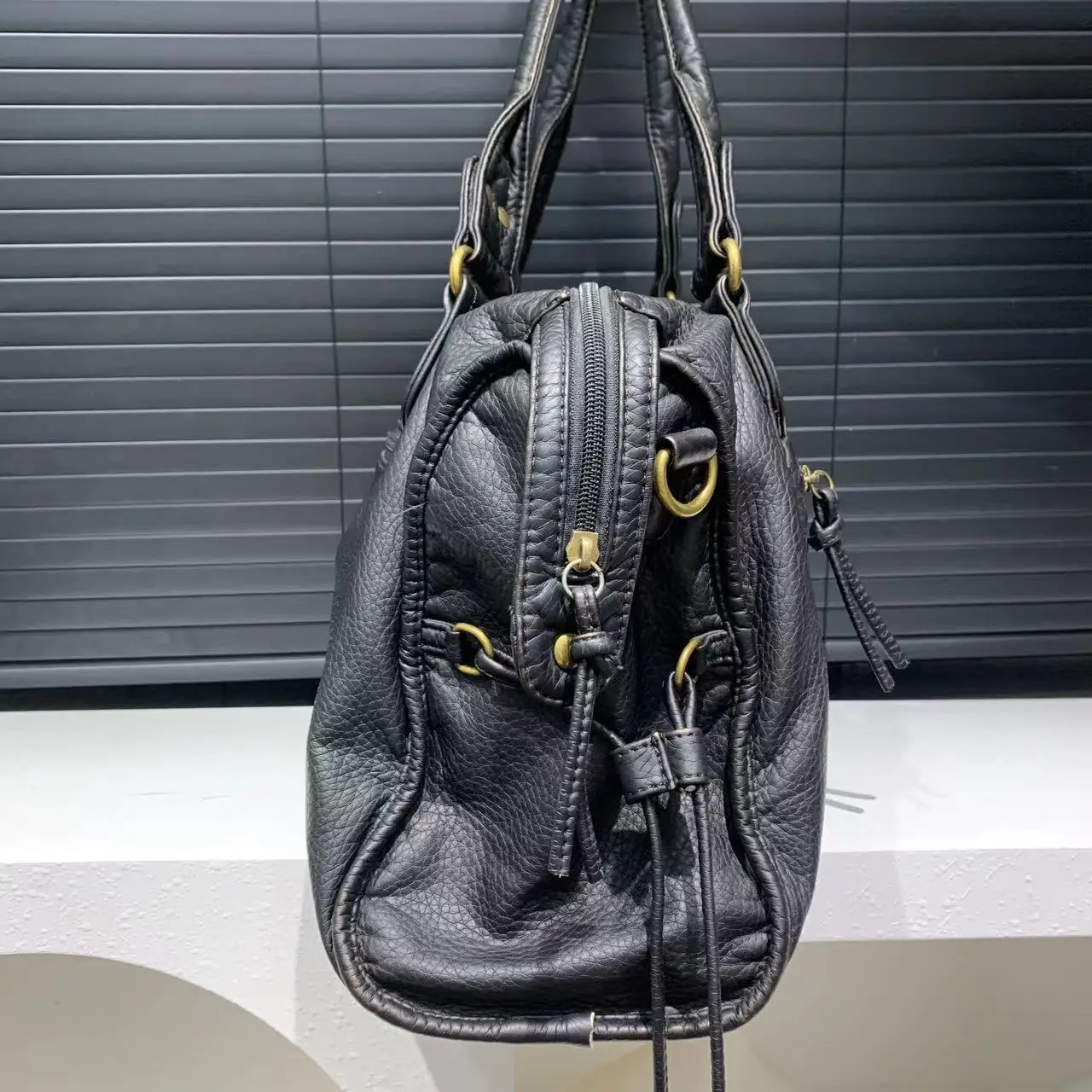 Celeste Classic Handbag – Elegant and Durable - Image 3