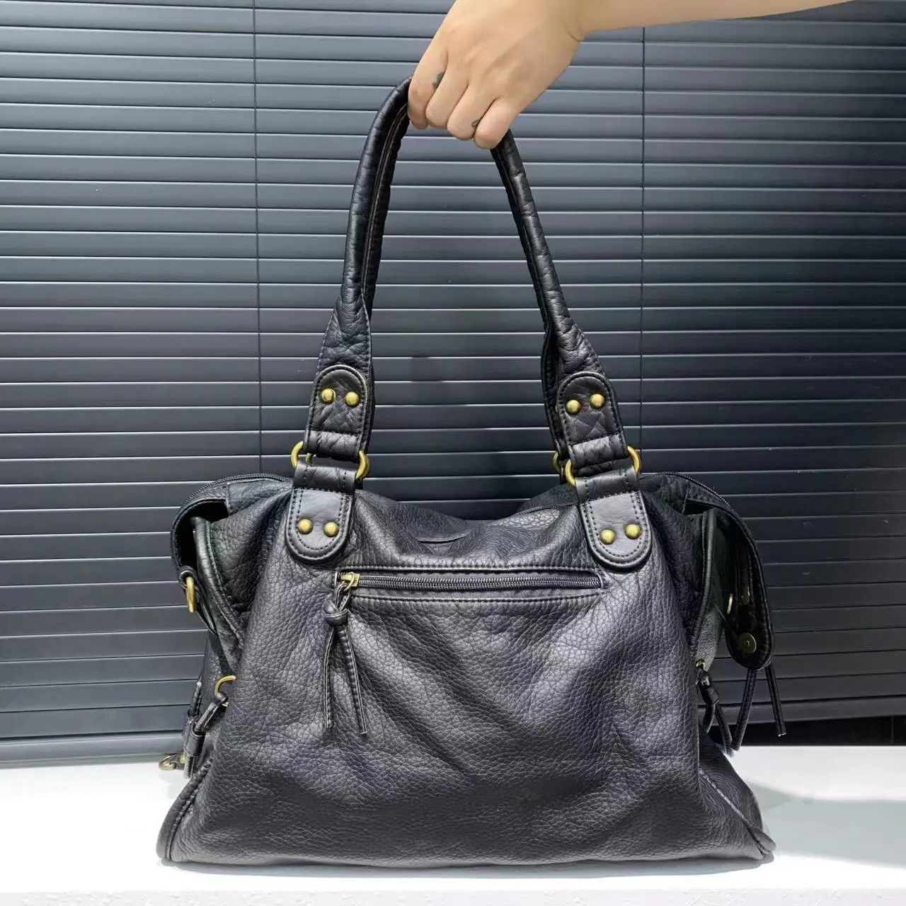 Celeste Classic Handbag – Elegant and Durable - Image 8
