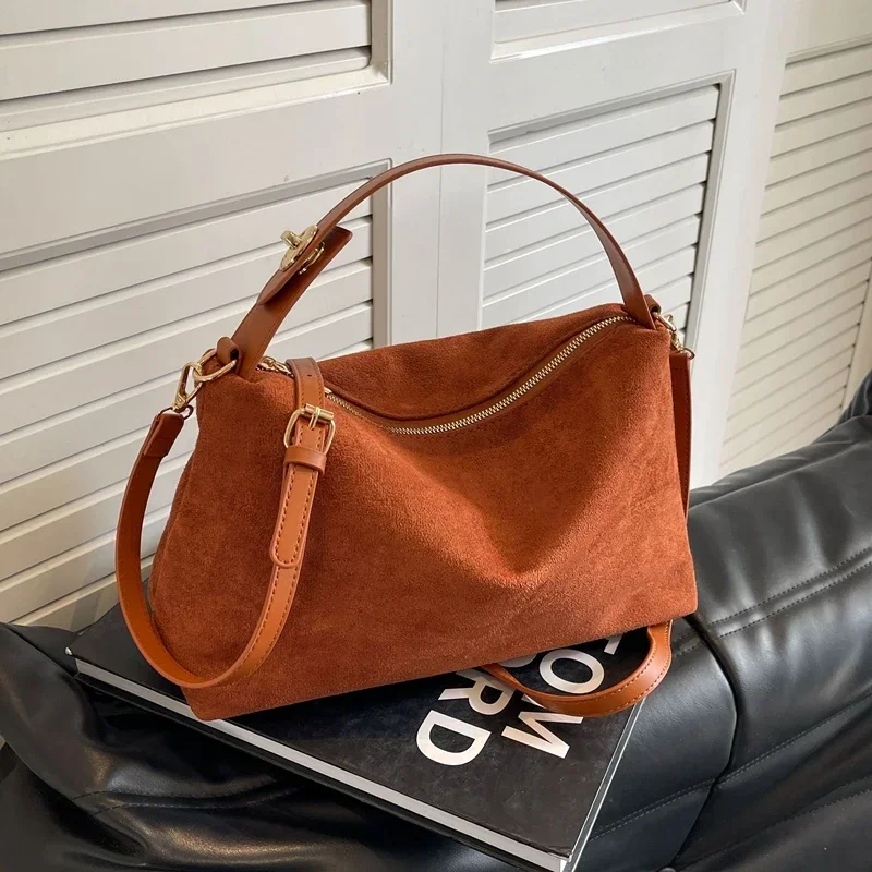 Chic Adjustable Leather Handbag – Timeless Elegance for Women - Image 4