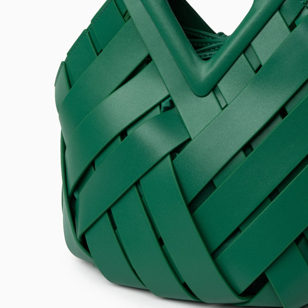 Chic Woven Leather Handbag for Casual and Formal Looks - Image 12