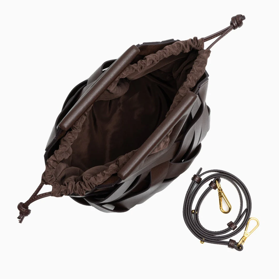 Chic Woven Leather Handbag for Casual and Formal Looks - Image 5