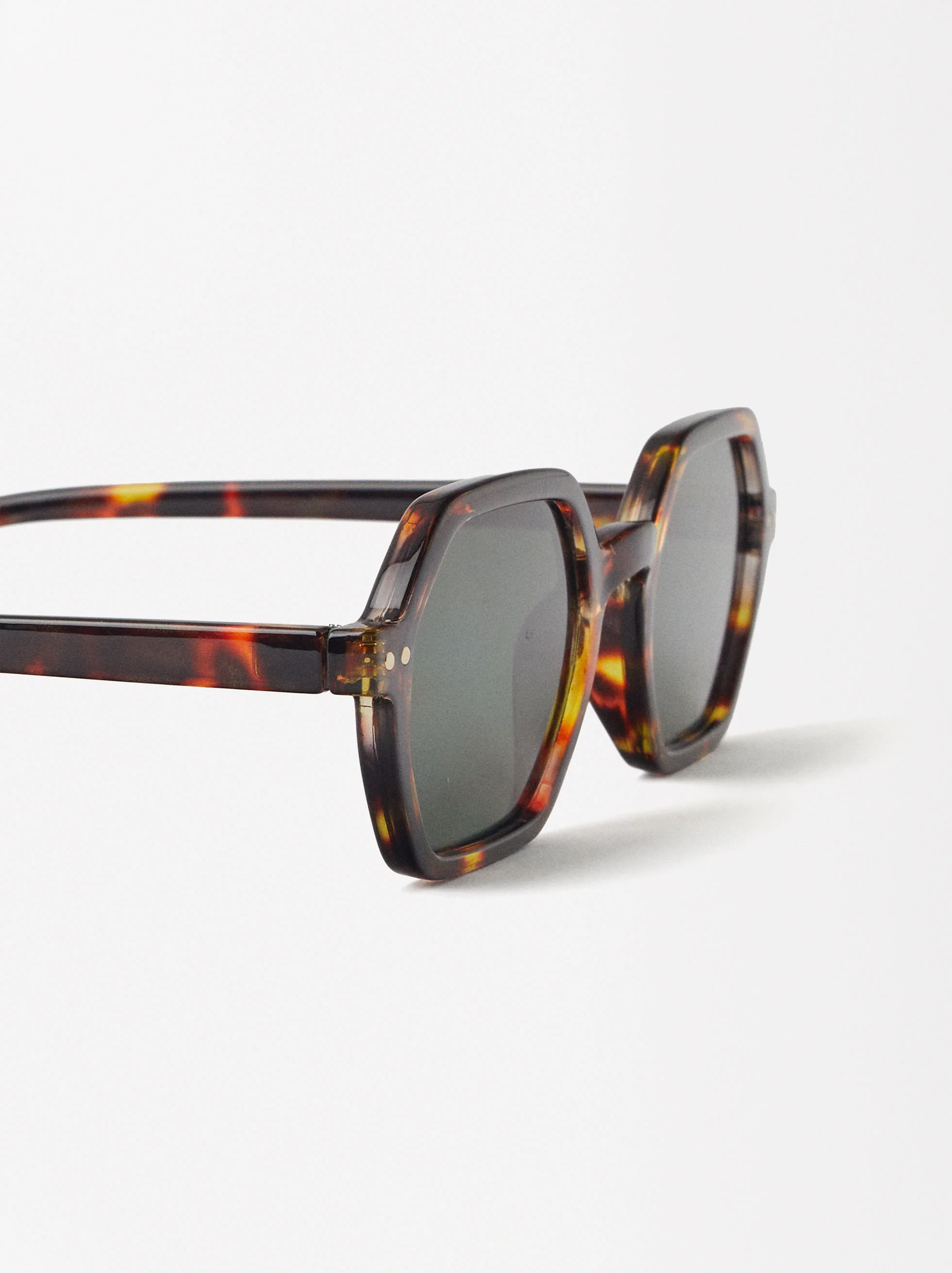 Retro Chic Tortoise Shell Polarized Sunglasses - Image 3