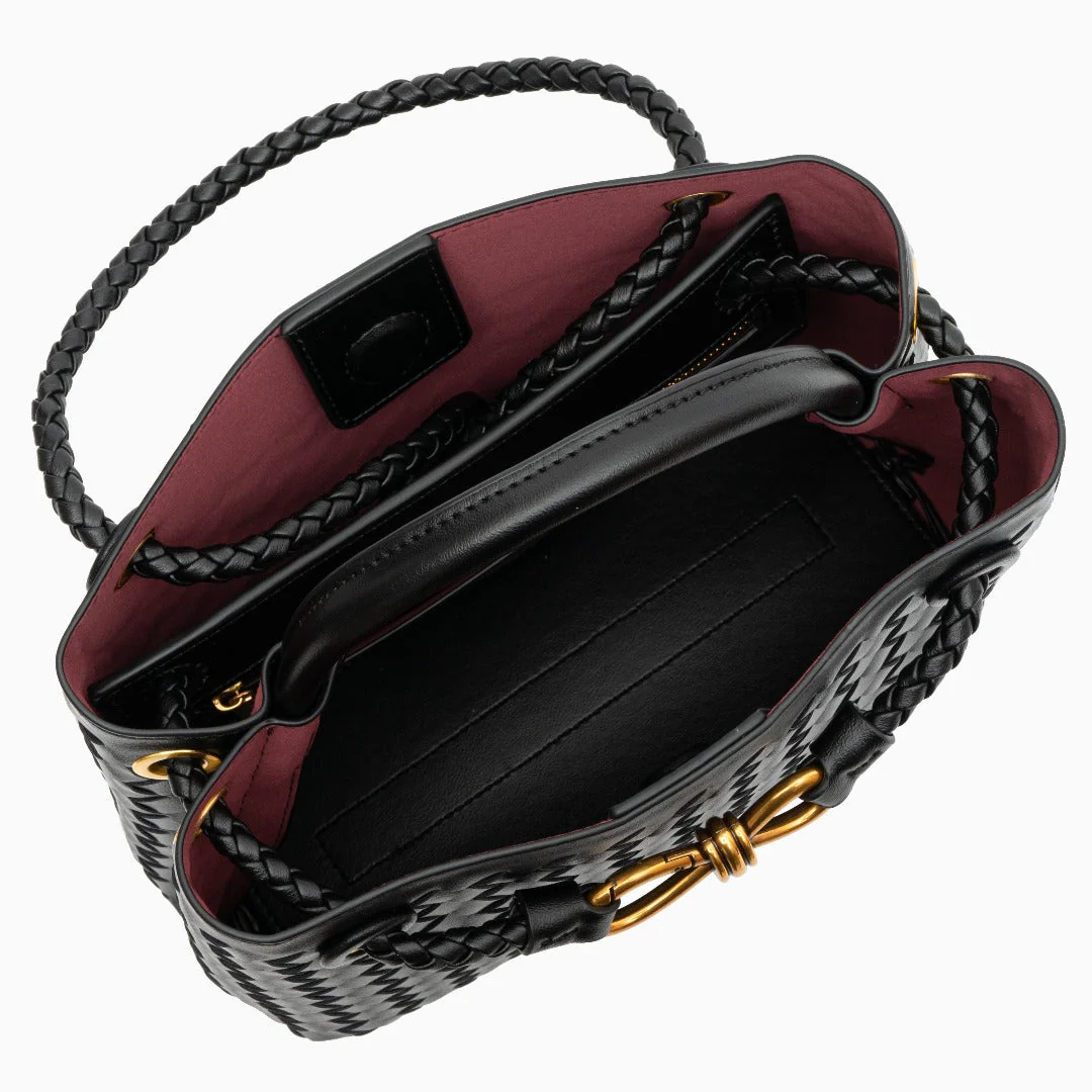Elegant Woven Crossbody Bag for Timeless Style and Everyday Use - Image 9