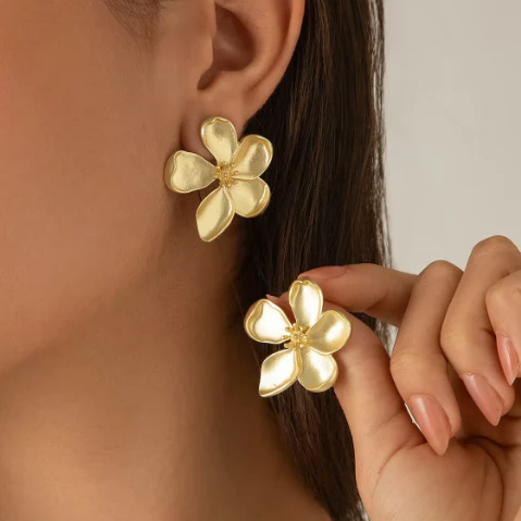 Elegant Metallic Flower Stud Earrings for Women - Image 5