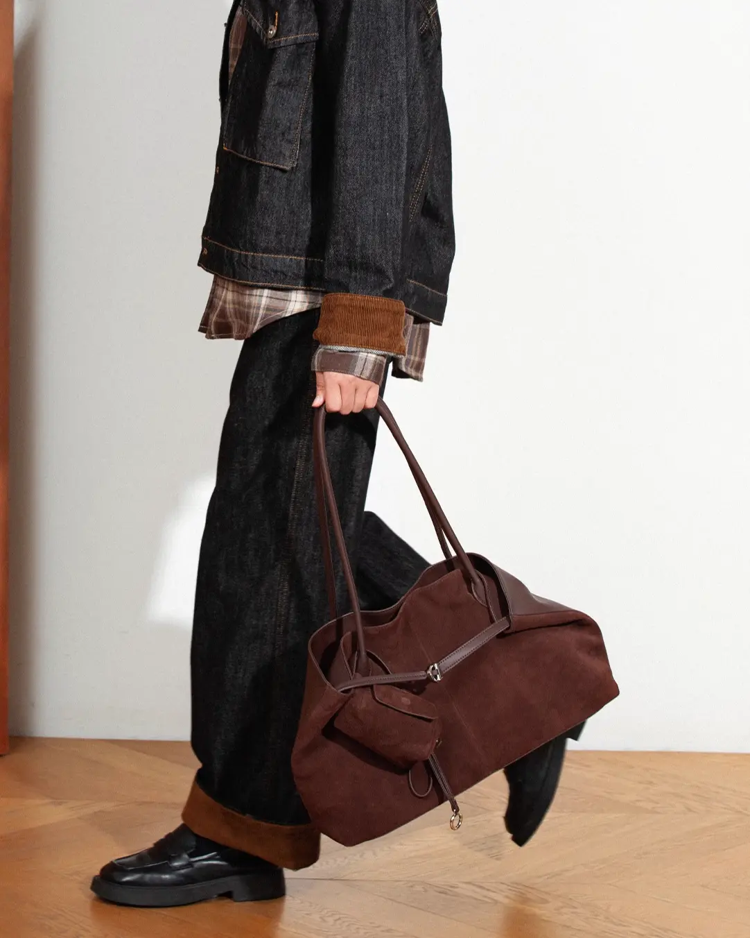 Elegant Vegan Suede Commuter Tote - Image 12