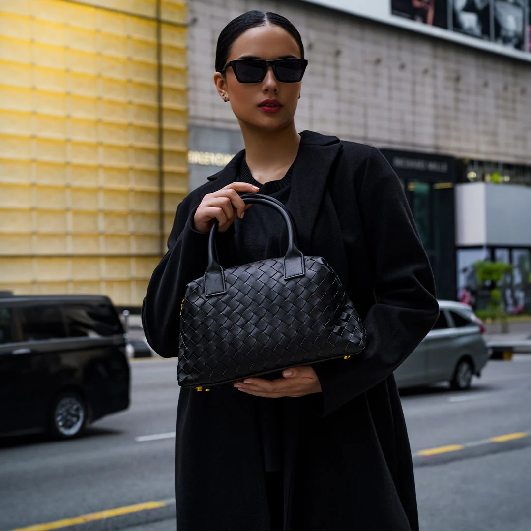 Elegant Clara Leather Handbag – Timeless Style for Everyday Use - Image 10