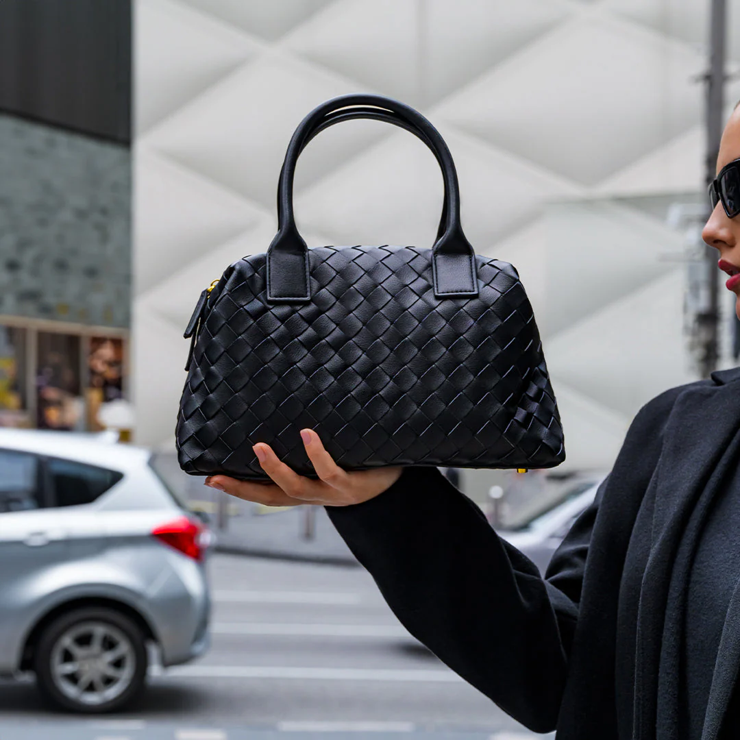 Elegant Clara Leather Handbag – Timeless Style for Everyday Use - Image 11