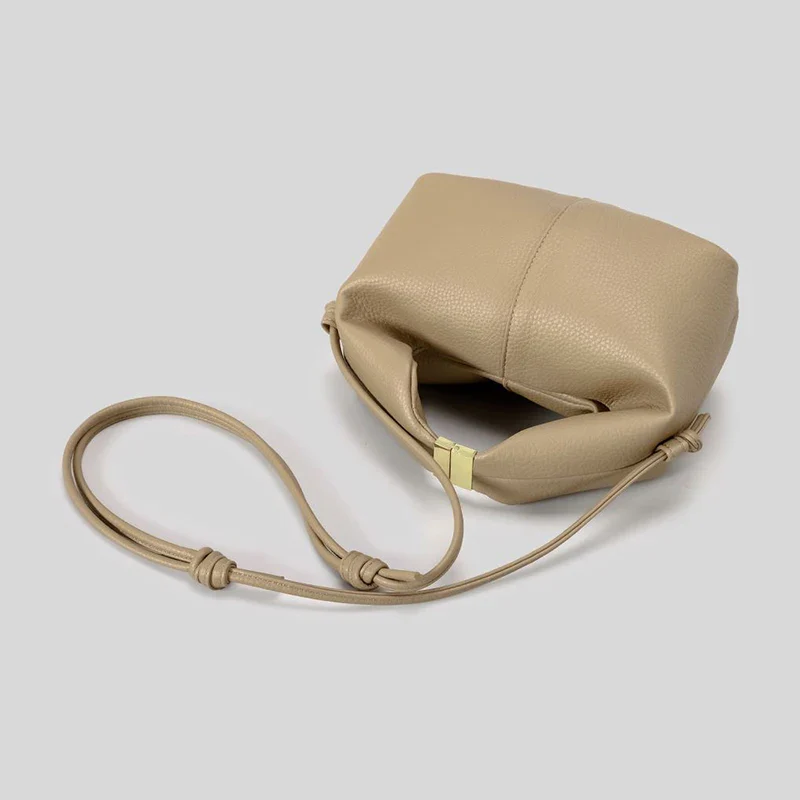 Luxury Handbag Made from Sea Water-Derived Materials – Timeless, Sustainable Design for Any Occasion - Image 3