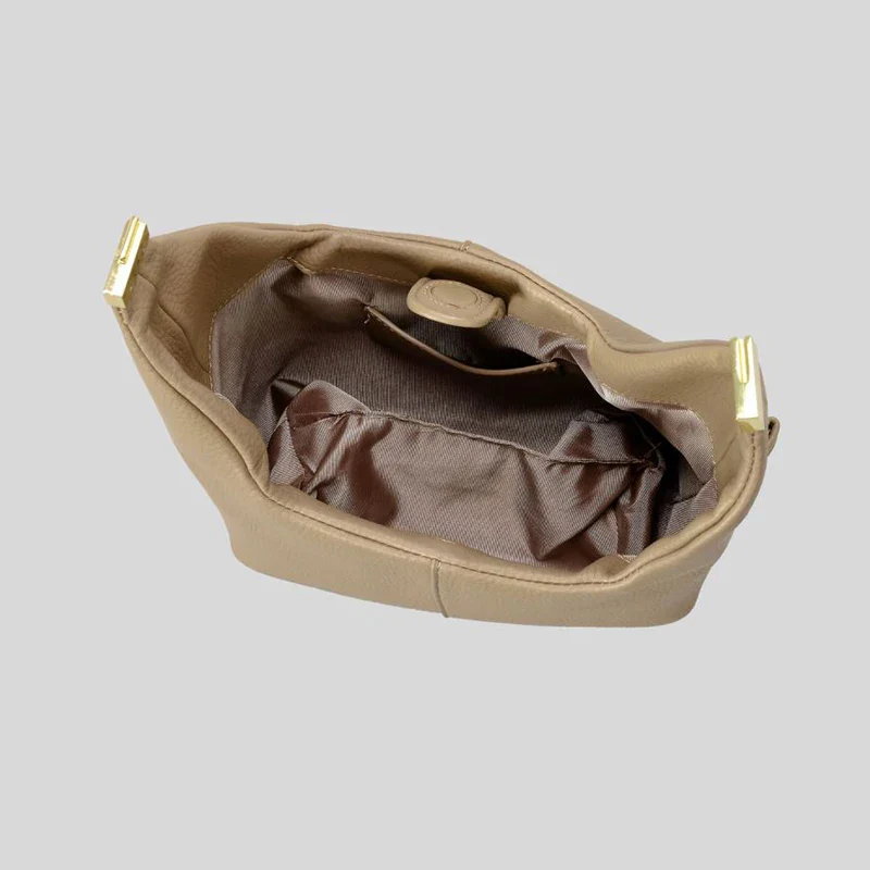 Luxury Handbag Made from Sea Water-Derived Materials – Timeless, Sustainable Design for Any Occasion - Image 5