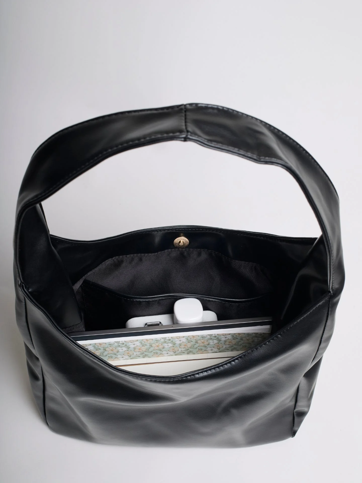 Elegant Vegan Leather Everyday Tote - Image 3