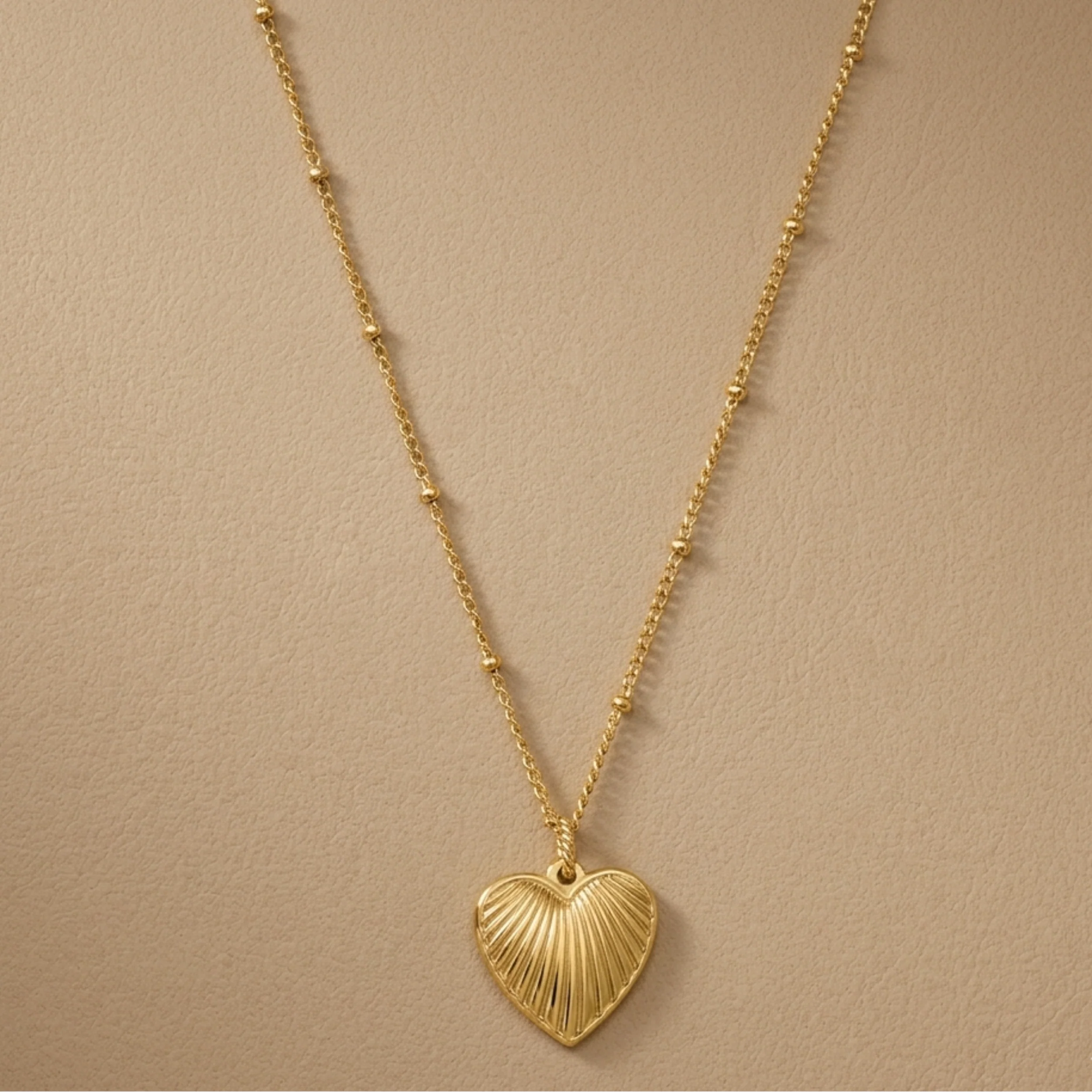 Illuminé Heart Necklace - Image 2