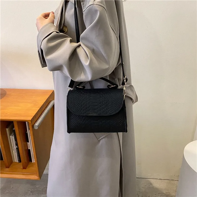Elegant PU Leather Handbag – Stylish and Versatile for Any Occasion - Image 4