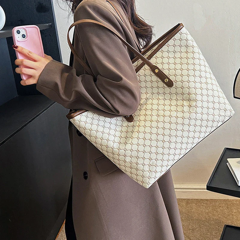 Luxe Leather Shoulder Bag – Elegance Redefined for Every Occasion - Image 3