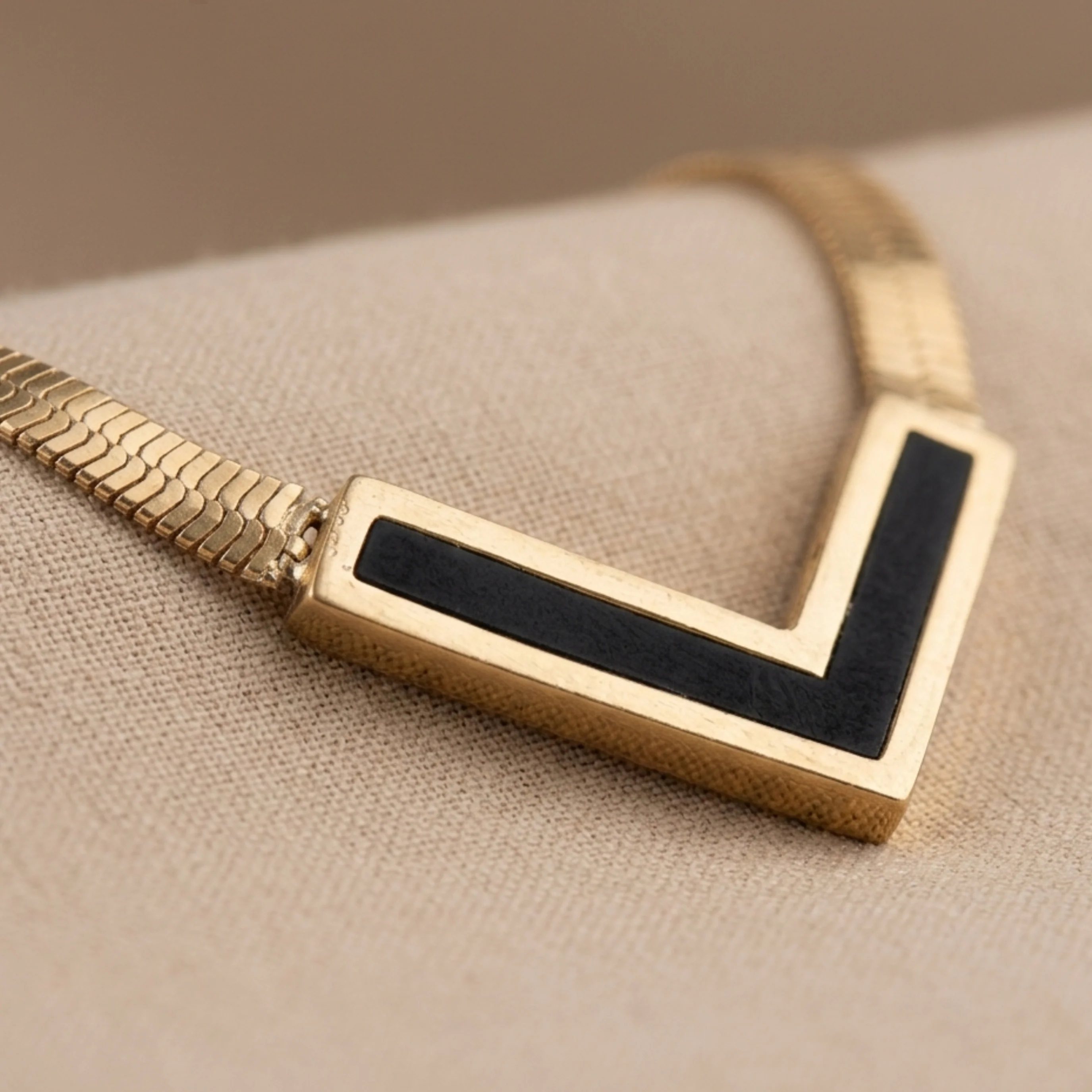 Obsidia Black Vixen Necklace - Image 2