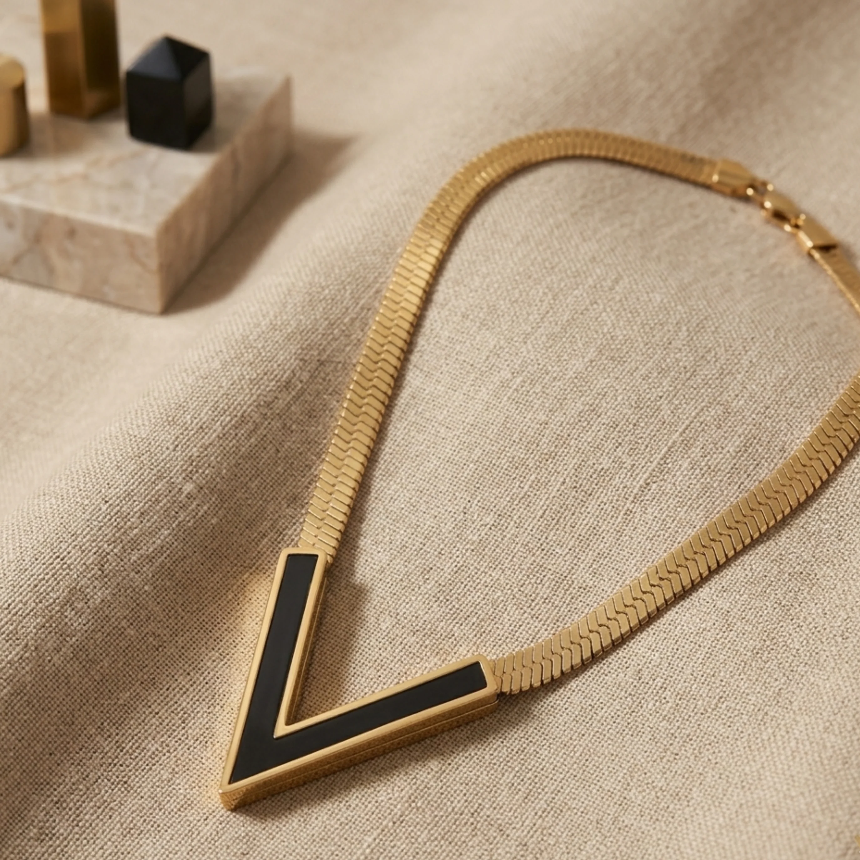 Obsidia Black Vixen Necklace - Image 3