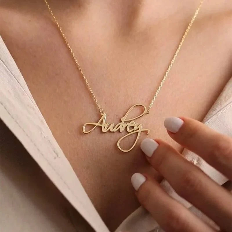 PERSONALISED LARA NAME NECKLACE FOR WOMEN - Image 2