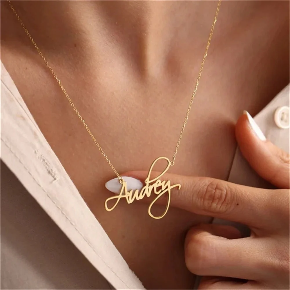PERSONALISED LARA NAME NECKLACE FOR WOMEN - Image 3