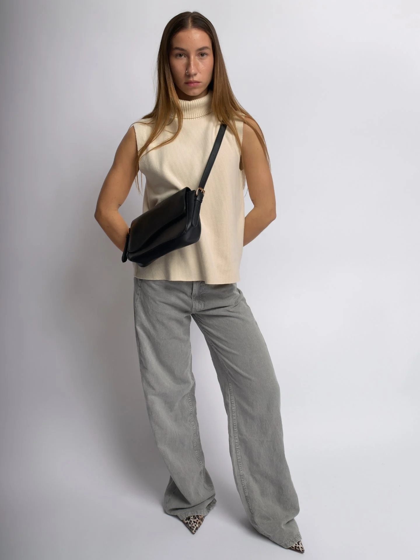 Saraya Crescent Vegan Leather Shoulder Bag - Image 3