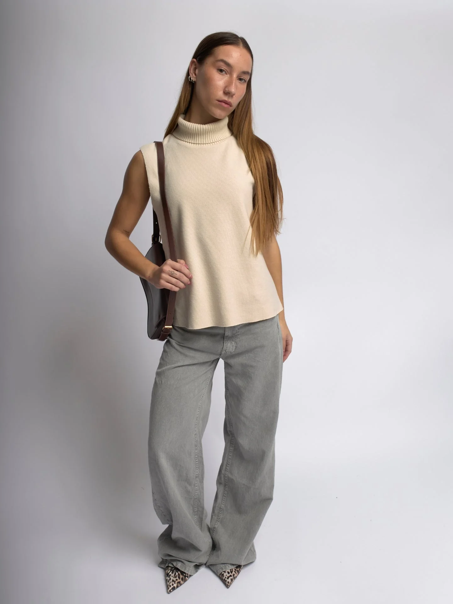 Saraya Crescent Vegan Leather Shoulder Bag - Image 4