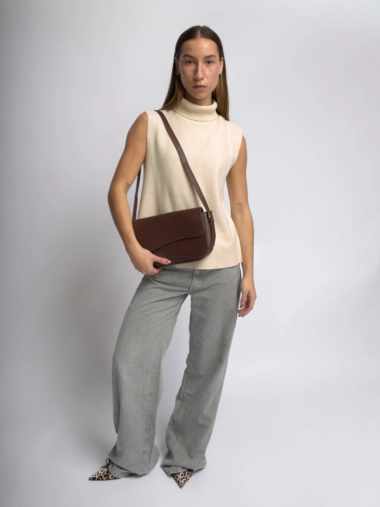 Saraya Crescent Vegan Leather Shoulder Bag - Image 5