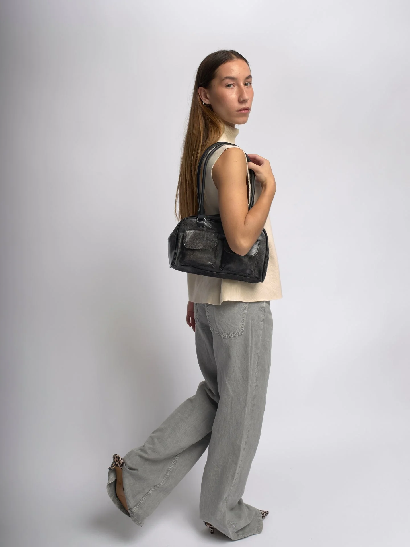 Urban Sleek Distressed Leather Shoulder Bag - Image 5