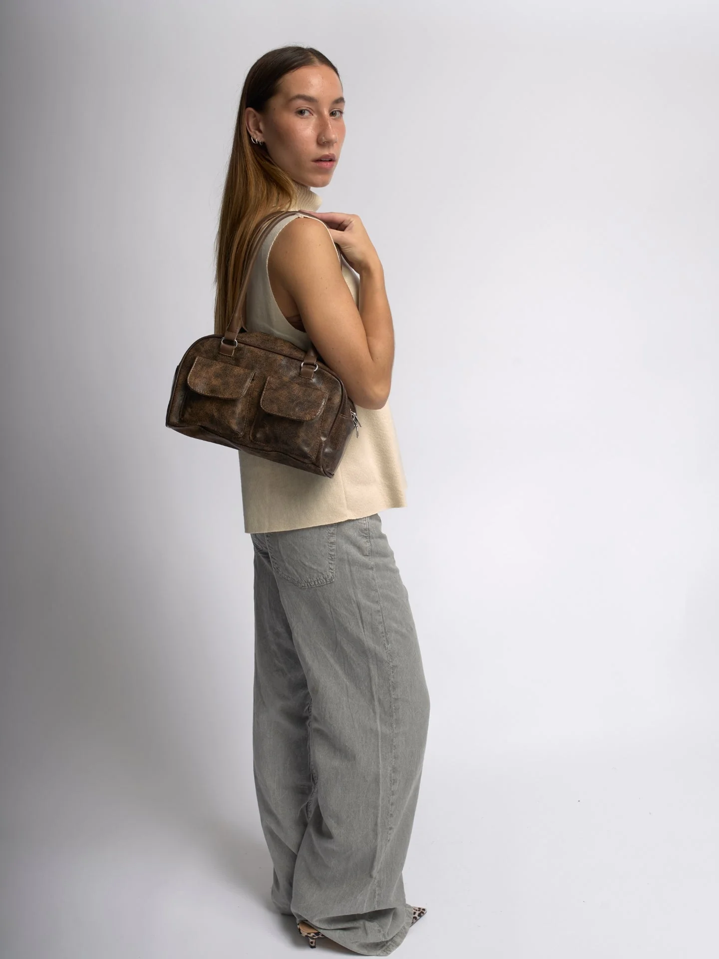 Urban Sleek Distressed Leather Shoulder Bag - Image 7