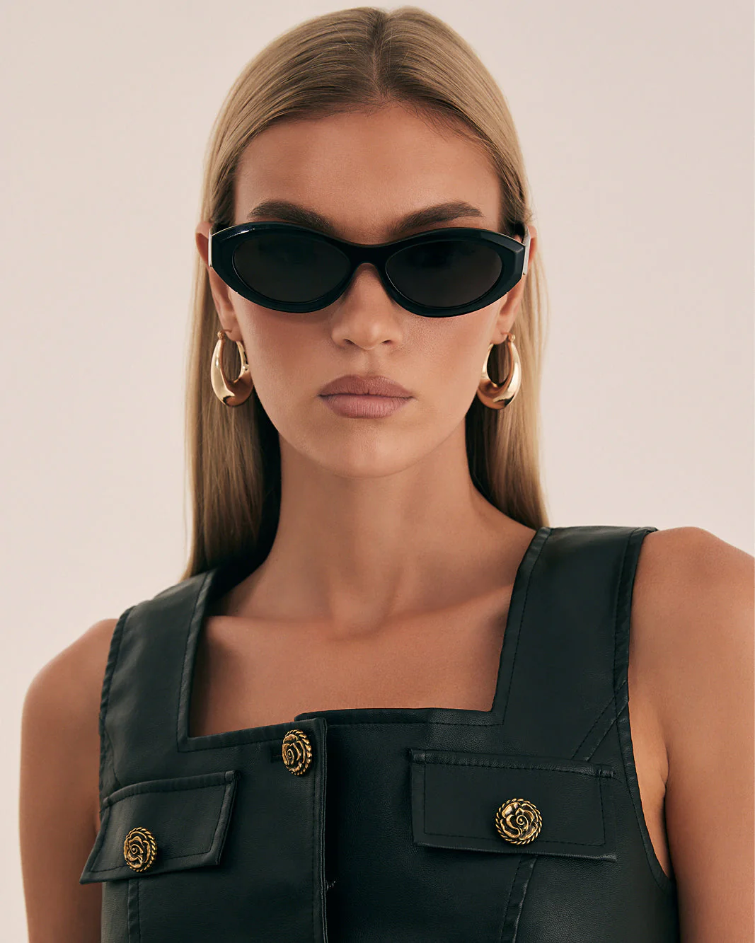 Elegant All-Black Cat-Eye Sunglasses - Image 4