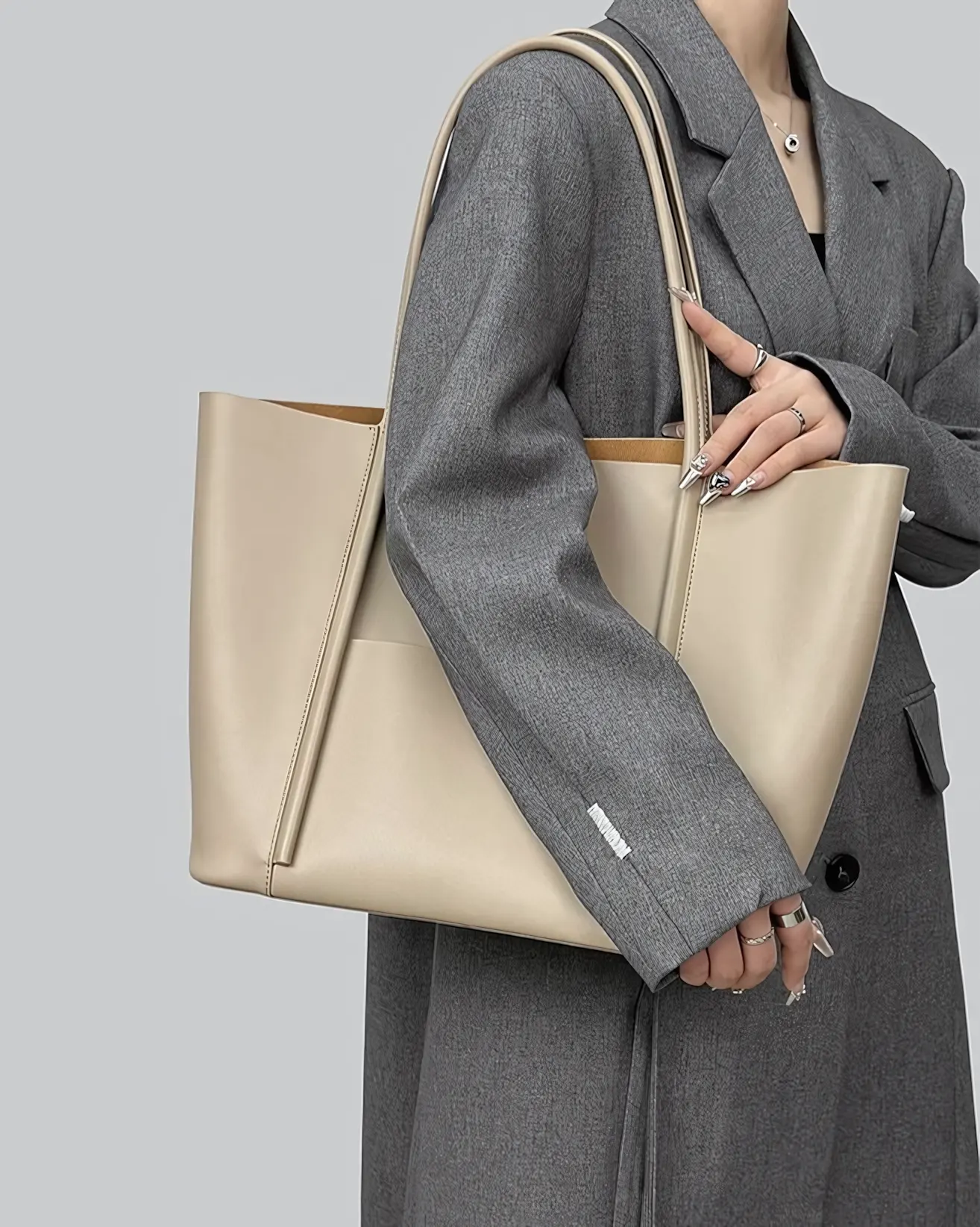 Urban Chic Leather Laptop Tote - Image 4
