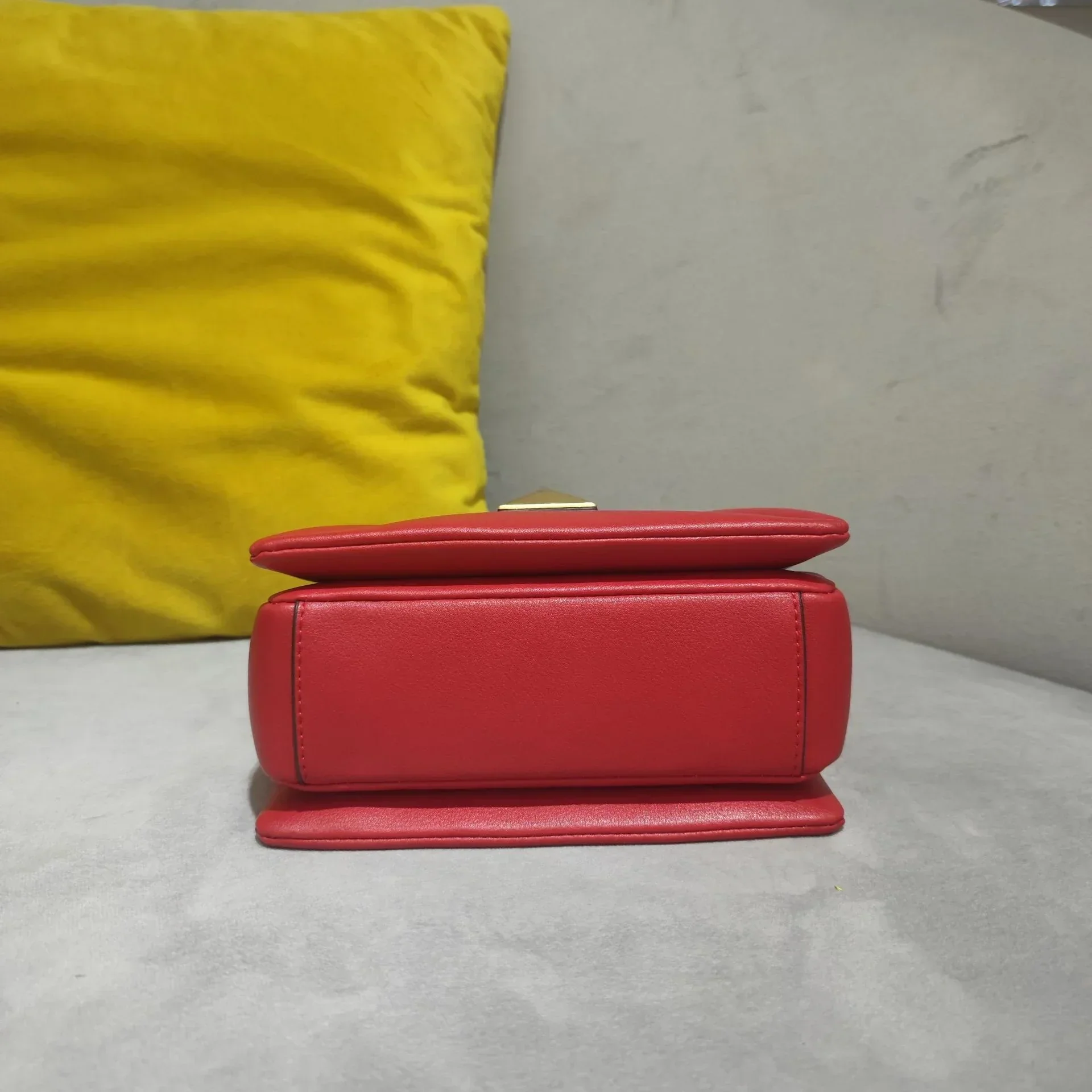 Urban Elegance Convertible Leather Crossbody Bag - Image 12