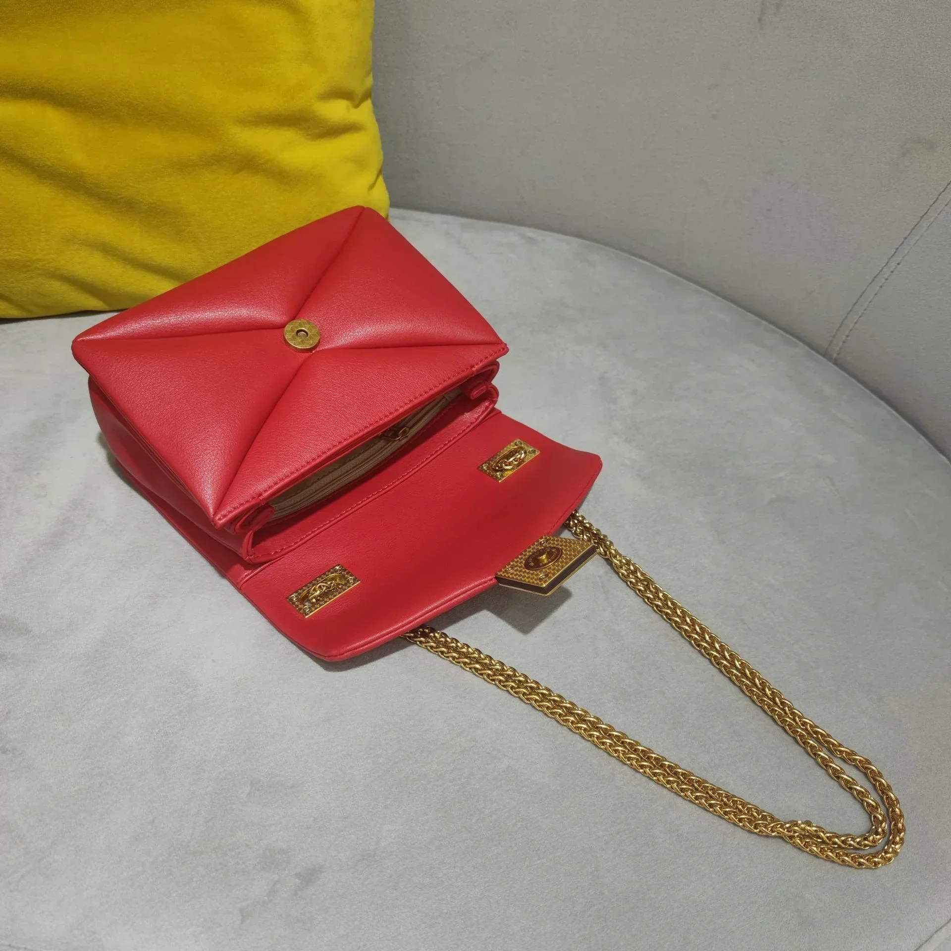 Urban Elegance Convertible Leather Crossbody Bag - Image 14
