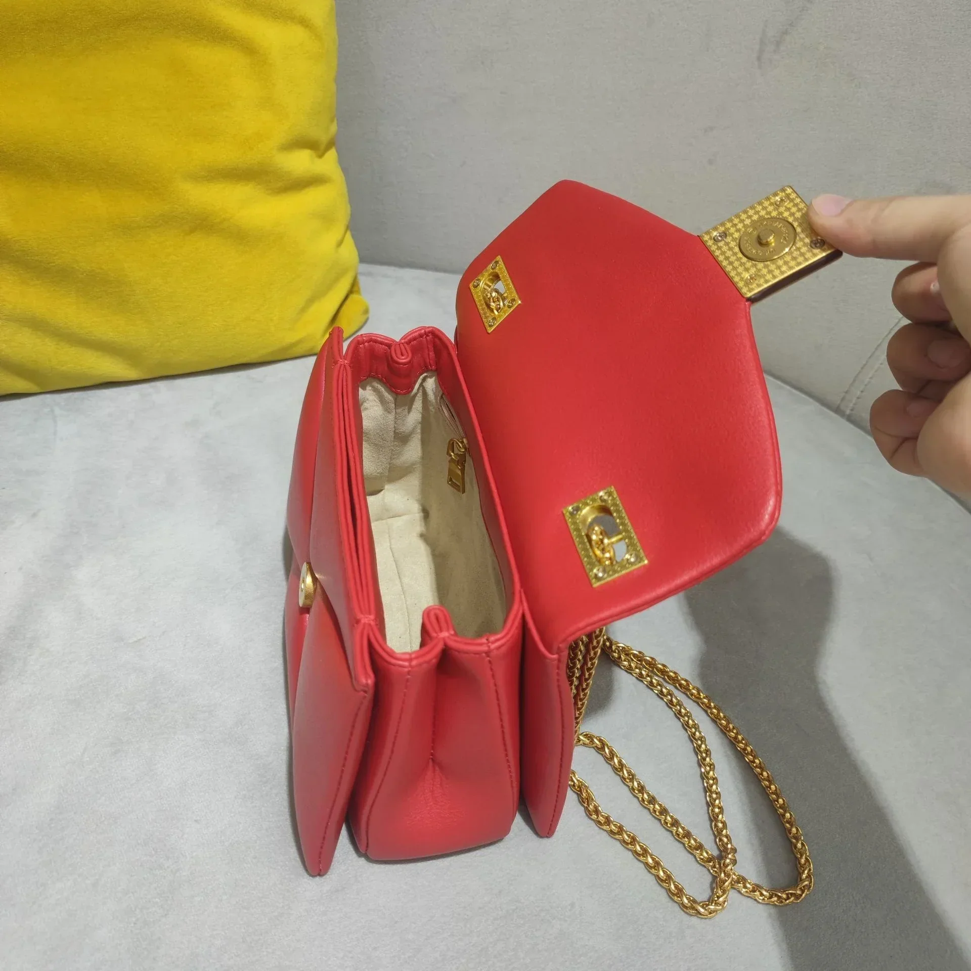 Urban Elegance Convertible Leather Crossbody Bag - Image 15